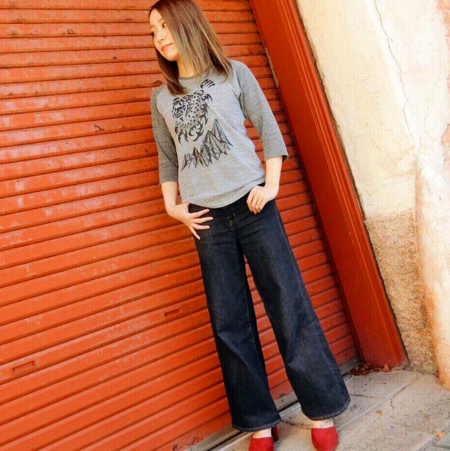 剣岳とツキノワグマをデザインしたTシャツ